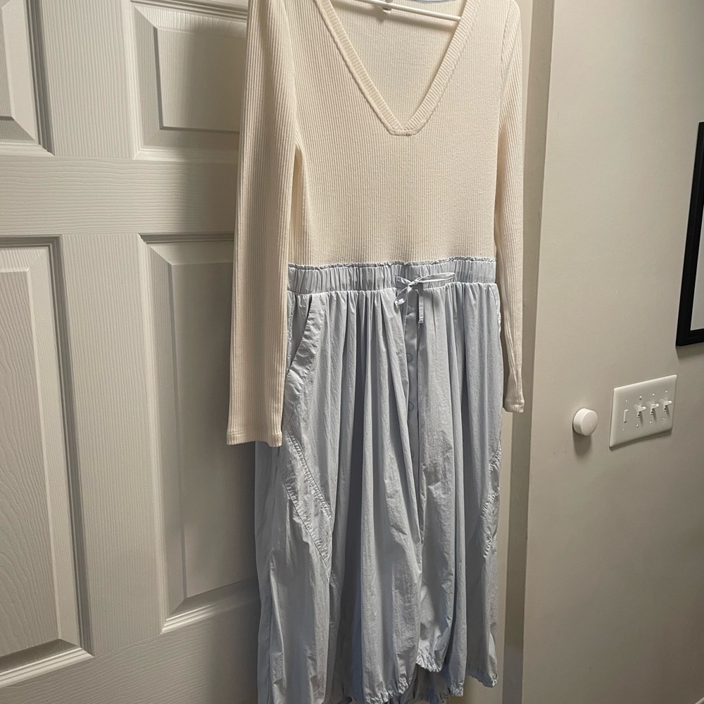 Elegant Long Sleeve Dress in Cream and Blue